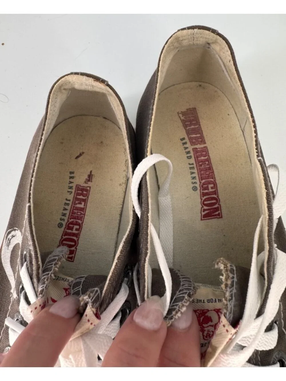 True Religion Vintage Brown Canvas Low-Top Sneakers With White Laces Size 9 Mens